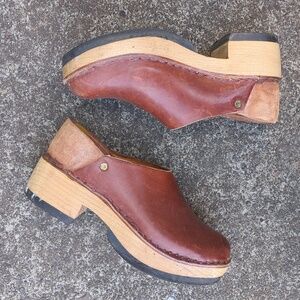 Vintage 90's Multnomah Clogs